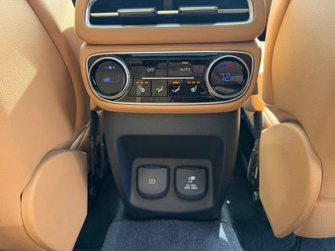 Used 2022 Genesis GV80 2.5T w/ Prestige Package 04 AWD/4WD image 33