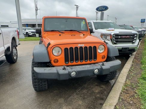 Used 2013 Jeep Wrangler Unlimited Sport AWD/4WD image 2
