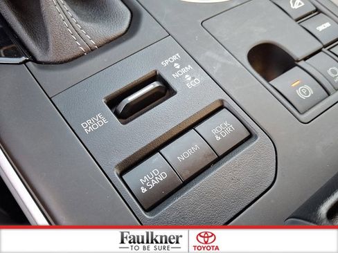 Certified 2023 Toyota Highlander L image 23