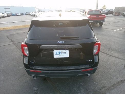 Used 2022 Ford Explorer XLT w/ Equipment Group 202A image 6