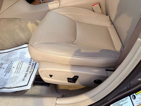 Used 2013 Chrysler 300 C image 32