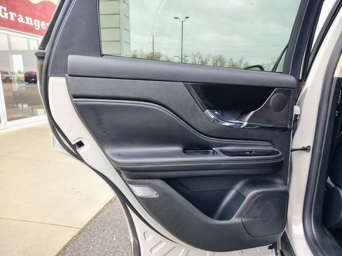 Used 2024 Lincoln Corsair AWD image 12