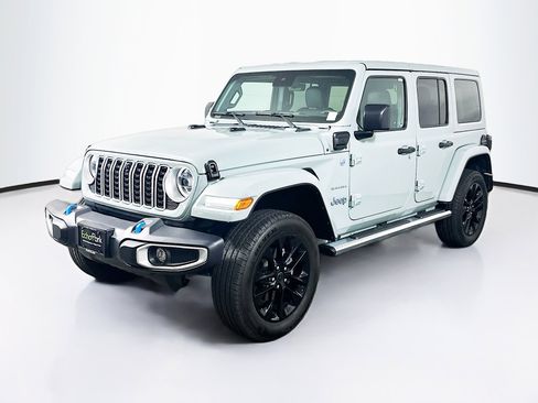Used 2024 Jeep Wrangler Unlimited Sahara w/ Technology Group AWD/4WD image 3