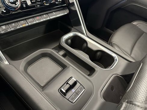 Used 2024 GMC Sierra 2500 Denali w/ Denali Reserve Package image 33