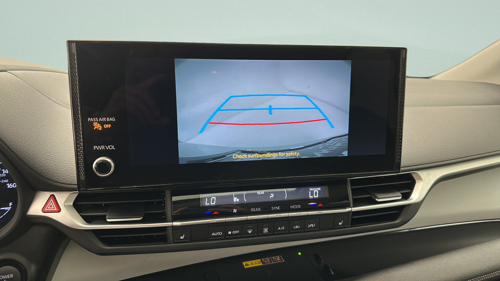 Used 2025 Toyota Sienna XLE FWD image 19