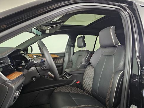 New 2026 Jeep Grand Cherokee Summit w/ Obsidian Package image 22