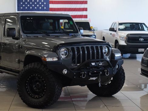 Used 2021 Jeep Gladiator Sport AWD/4WD image 3