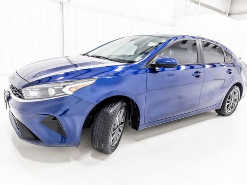 Used 2023 Kia Forte LXS FWD image 2