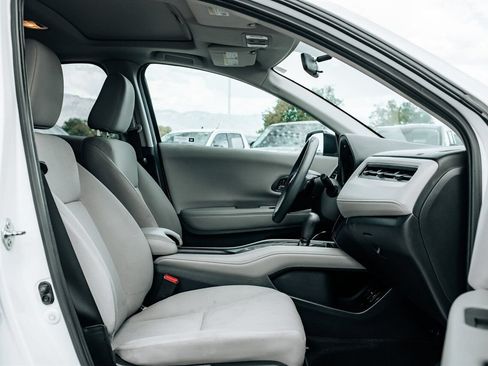 Used 2017 Honda HR-V EX image 48
