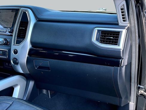 Used 2021 Nissan Titan SV w/ SV Convenience Package image 15