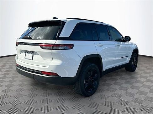 Used 2023 Jeep Grand Cherokee Altitude image 7