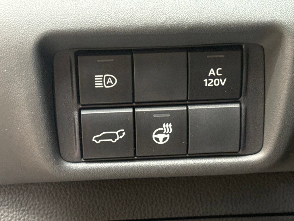 Used 2023 Toyota Highlander Limited FWD image 23