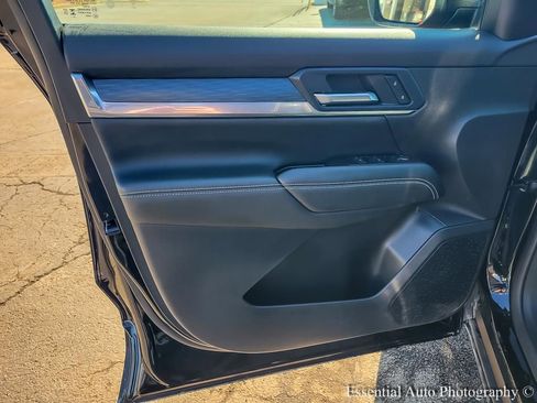 Used 2025 GMC Terrain Elevation image 17