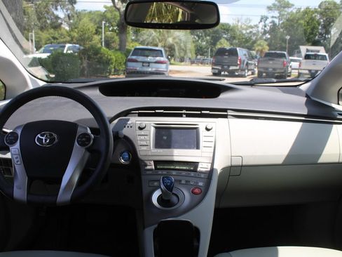 Used 2015 Toyota Prius Four FWD image 23