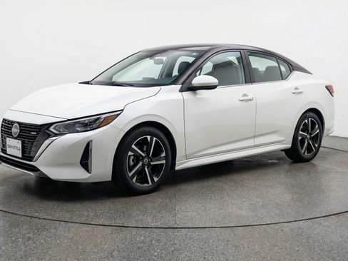 Used 2025 Nissan Sentra SV image 3