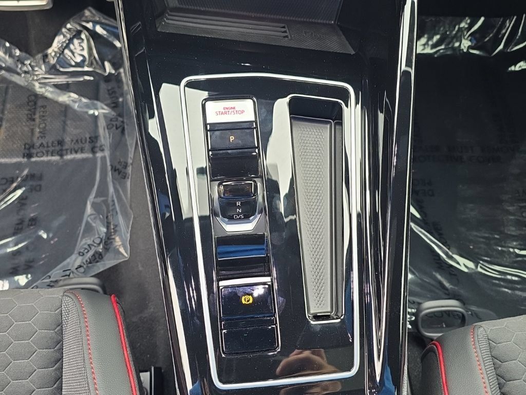 Certified 2025 Volkswagen GTI SE FWD image 19
