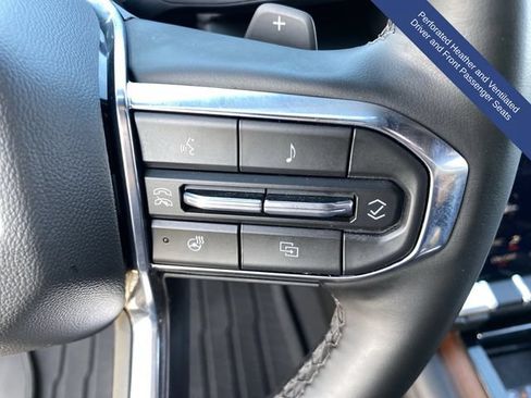Used 2025 GMC Yukon Denali w/ Sun & Power Step Package AWD/4WD image 39