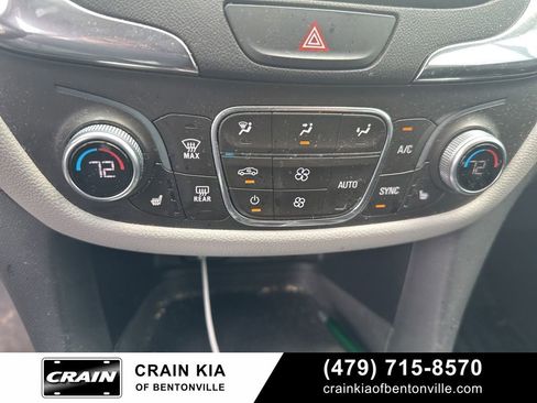 Used 2018 Chevrolet Equinox LT FWD image 27