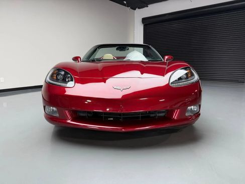 Used 2006 Chevrolet Corvette Convertible w/ Preferred Equipment Group RWD image 2