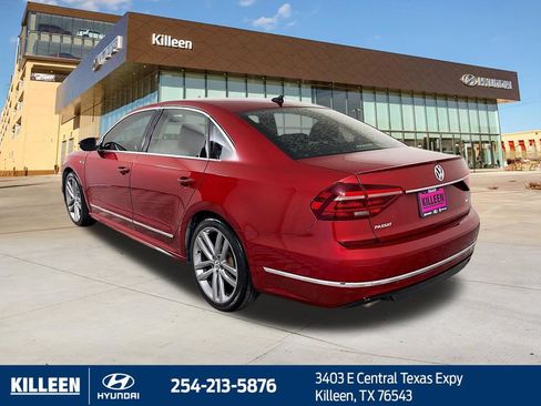 Used 2017 Volkswagen Passat 1.8T R-Line w/ R-Line Lighting Package FWD image 5