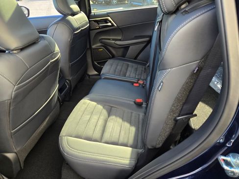 New 2025 Mitsubishi Outlander SE image 13