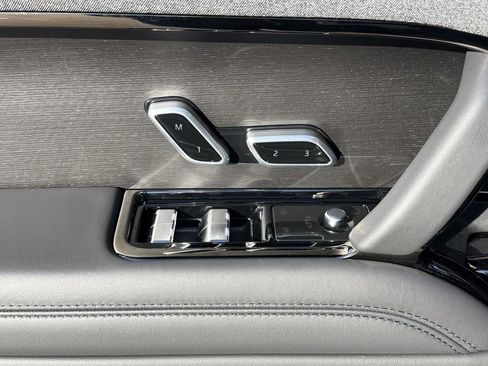 New 2025 Land Rover Range Rover Sport SE image 14