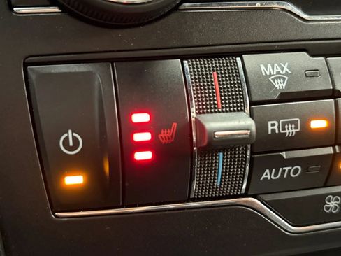 Used 2019 Ford Explorer XLT w/ Equipment Group 202A AWD/4WD image 26