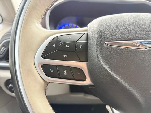 Used 2018 Chrysler Pacifica Limited FWD image 29