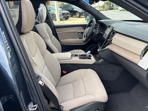 New 2026 Volvo XC90 B6 Plus w/ Protection Package Premier AWD/4WD image 16