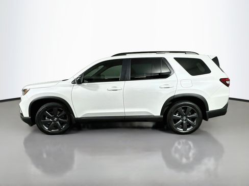 Used 2025 Honda Pilot Sport image 4