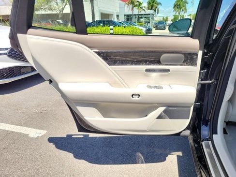 Used 2025 Genesis G90 3.5T AWD/4WD image 10