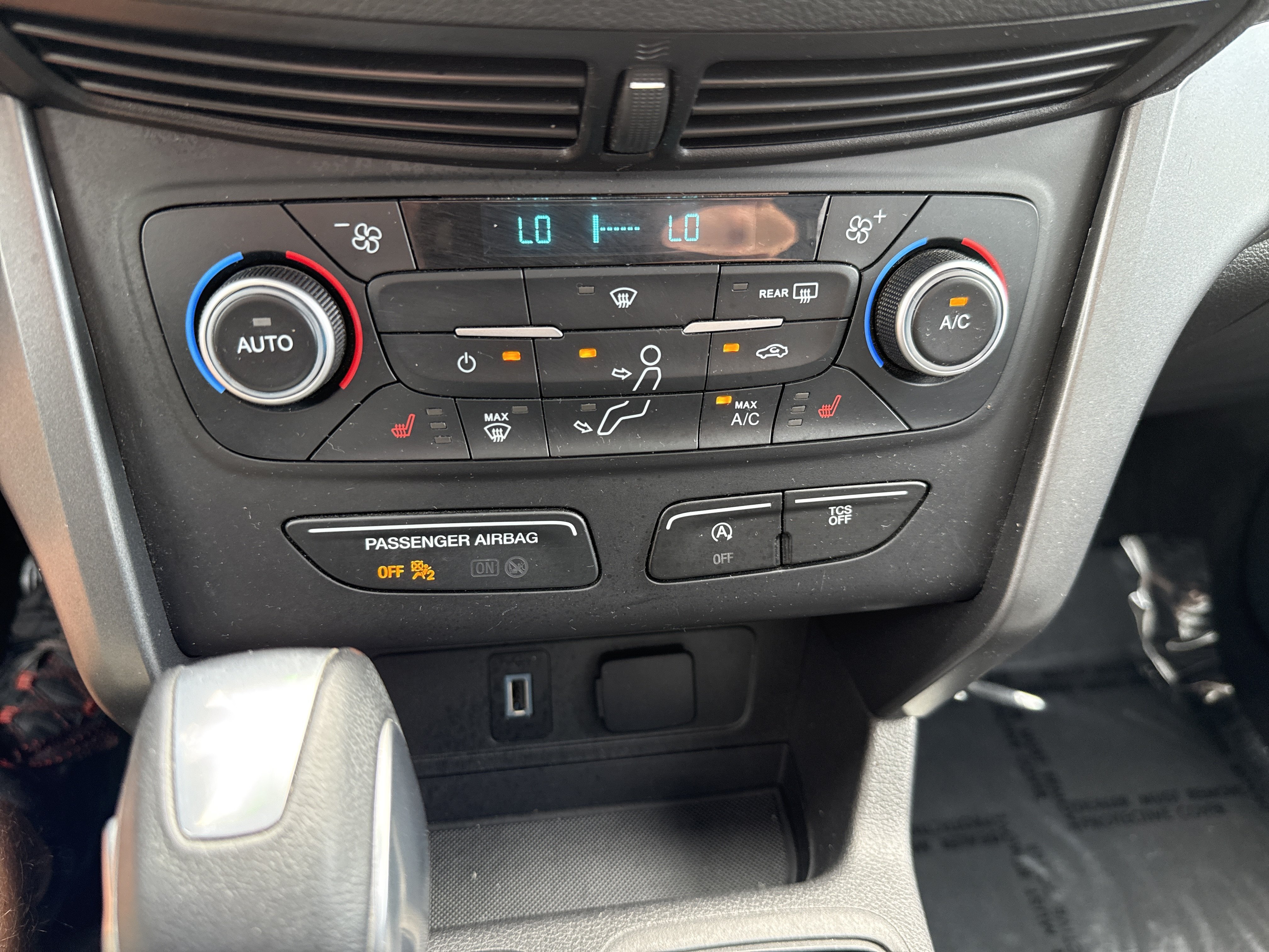 Used 2019 Ford Escape SEL AWD/4WD image 25
