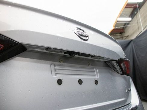 Used 2020 Nissan Altima 2.5 SR w/ Premium Package image 13