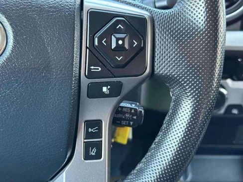 Used 2018 Toyota Tacoma SR5 AWD/4WD image 45