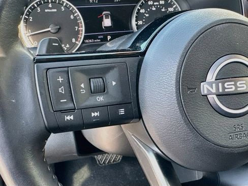 Used 2025 Nissan Pathfinder SL AWD/4WD image 12