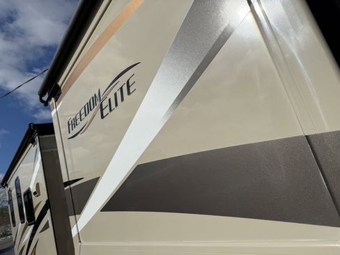 Used 2016 Ford E-450 and Econoline 450 Super Duty w/ Motorhome Prep Package image 32