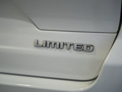 Certified 2023 Jeep Grand Cherokee Limited AWD/4WD image 8
