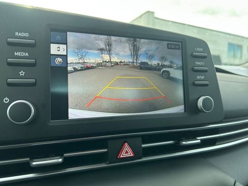 Certified 2025 Hyundai Elantra SE image 19