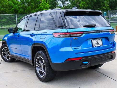 Used 2022 Jeep Grand Cherokee Trailhawk w/ Advanced Protech Group II AWD/4WD image 17