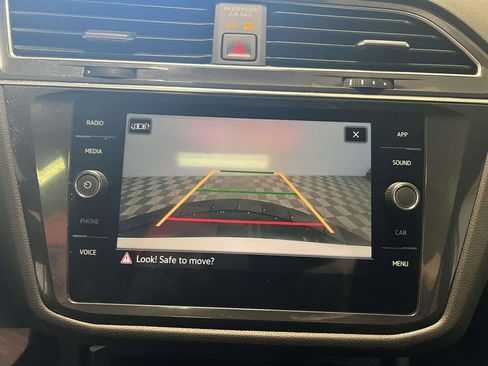 Used 2023 Volkswagen Tiguan SE R-Line image 27