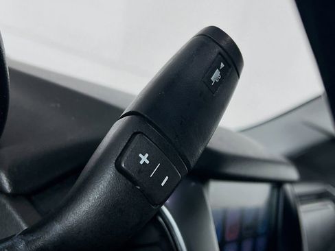 Used 2019 Chevrolet Suburban LT image 17