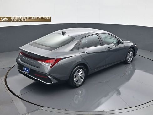 Certified 2024 Hyundai Elantra SE FWD image 17