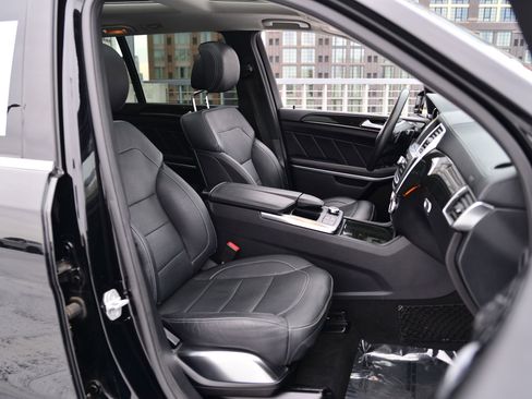 Used 2015 Mercedes-Benz GL 550 4MATIC image 21