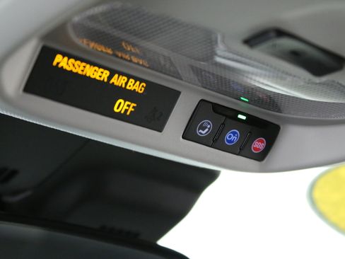 Used 2024 Chevrolet Trax ACTIV w/ Sunroof Package image 22