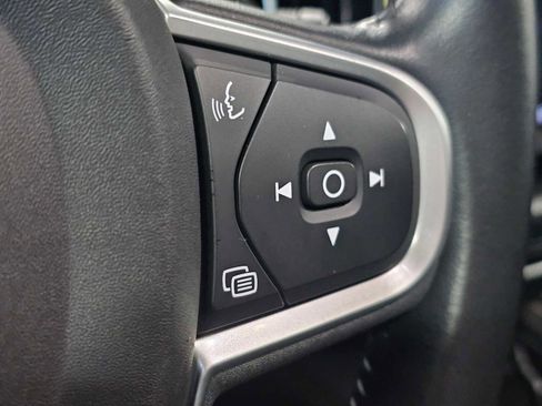 Used 2019 Volvo XC60 T5 Momentum w/ Multimedia Package image 28