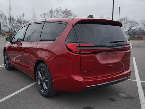 New 2026 Chrysler Pacifica Select image 6