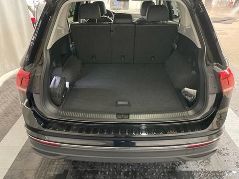Certified 2024 Volkswagen Tiguan SE AWD/4WD image 10