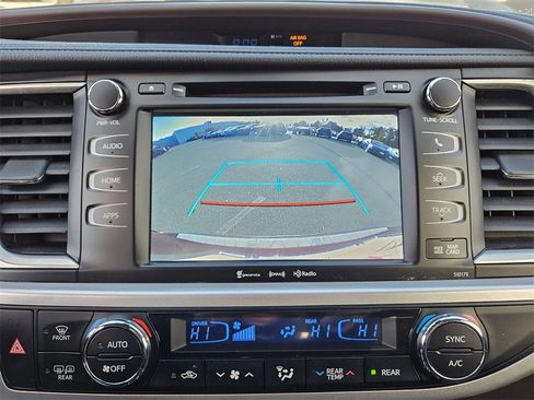 Used 2017 Toyota Highlander XLE image 16