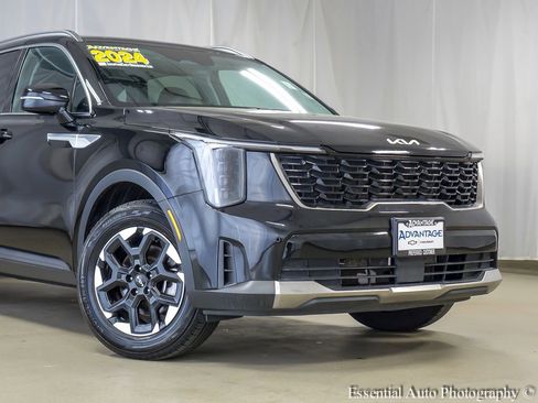 Used 2024 Kia Sorento S image 3