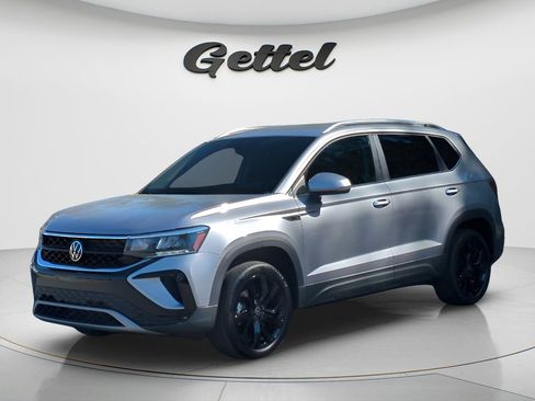 Used 2024 Volkswagen Taos SE image 1